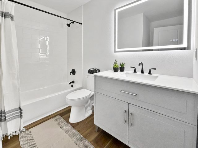 2431 SE 18th Court, Des Moines, IA 50320