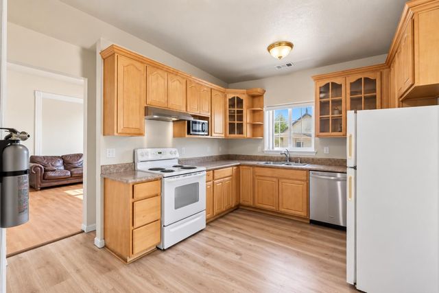 1090 S 7th Street, San Jose, CA 95112