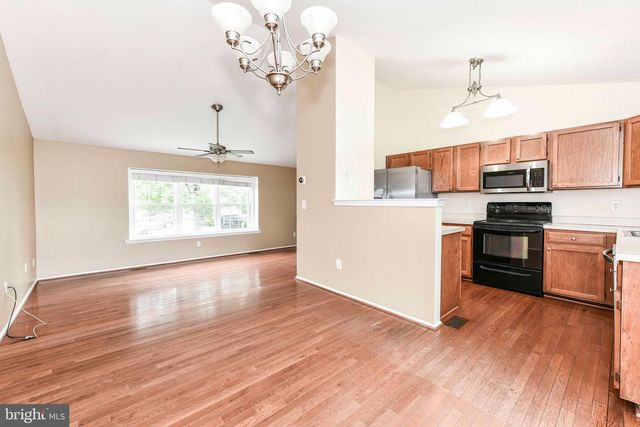 10135 FOREST HILL CIR, Manassas, VA 20110