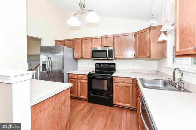 10135 FOREST HILL CIR, Manassas, VA 20110