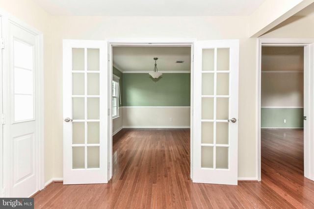 10135 FOREST HILL CIR, Manassas, VA 20110