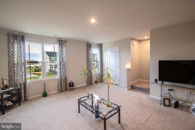 10 NORCROSS CT, Martinsburg, WV 25403