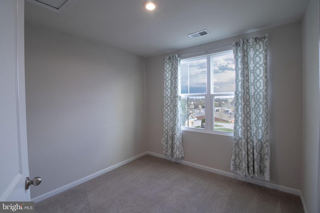 10 NORCROSS CT, Martinsburg, WV 25403