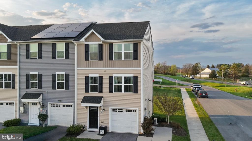 10 NORCROSS CT, Martinsburg, WV 25403