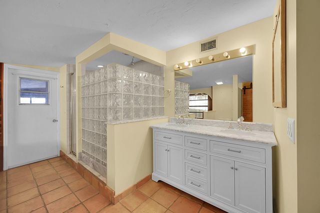 110 E Lake Worth Avenue, Lantana, FL 33462