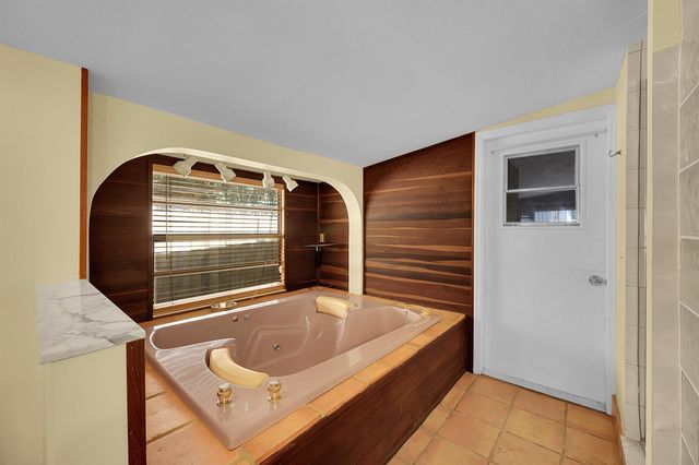 110 E Lake Worth Avenue, Lantana, FL 33462