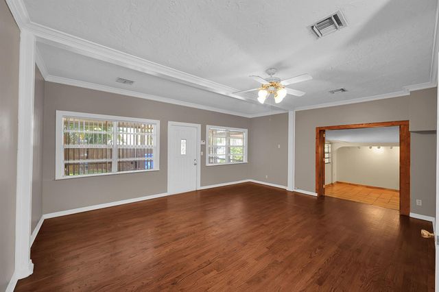 110 E Lake Worth Avenue, Lantana, FL 33462