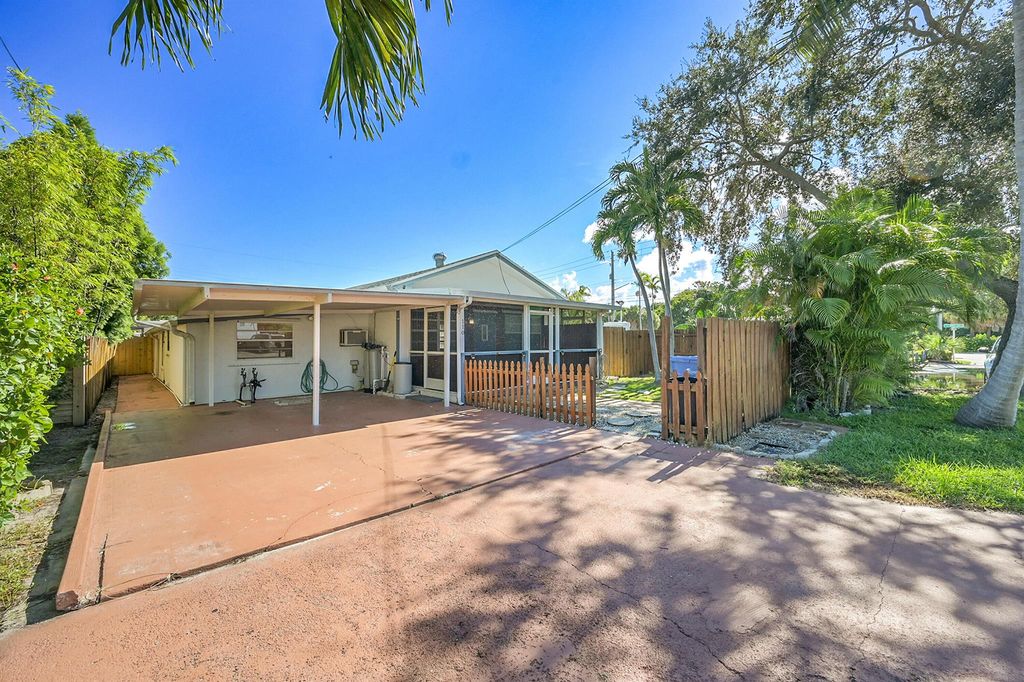 110 E Lake Worth Avenue, Lantana, FL 33462