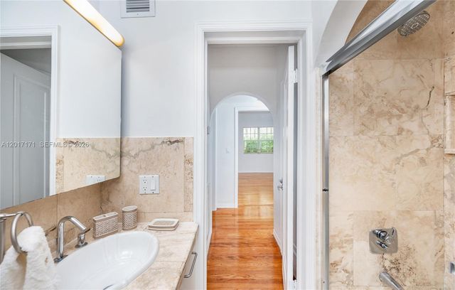 32 Calabria Ave 1, Coral Gables, FL 33134