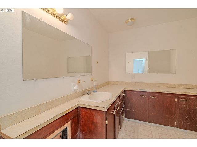 200 N 3RD Ave, Ridgefield, WA 98642