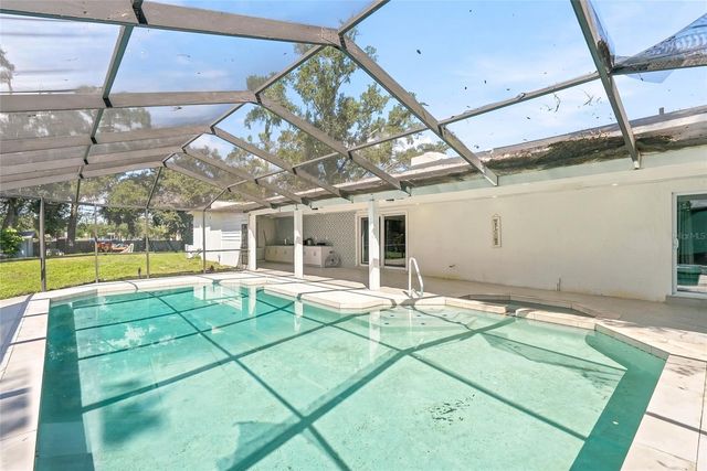12726 BARRETT DRIVE, Tampa, FL 33624