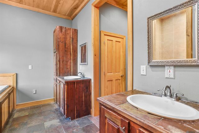 12724 Pittman Rd, St Francisville, LA 70775