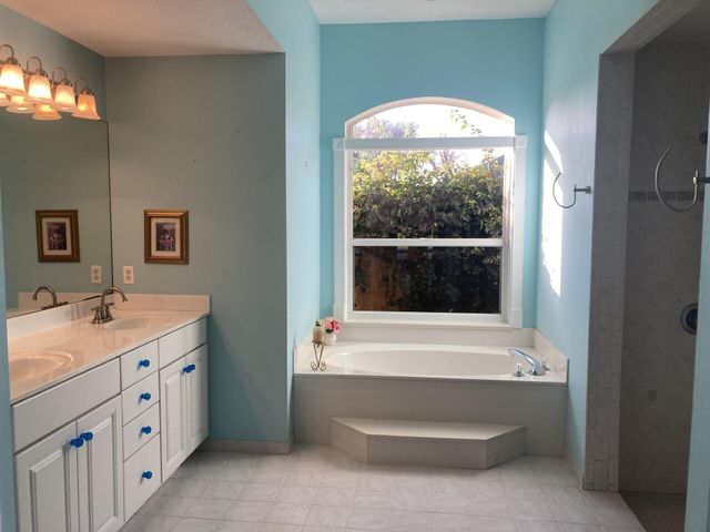 8437 SE Woodcrest Place, Hobe Sound, FL 33455