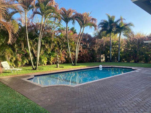 8437 SE Woodcrest Place, Hobe Sound, FL 33455