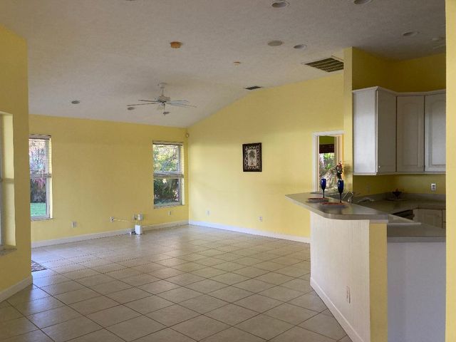 8437 SE Woodcrest Place, Hobe Sound, FL 33455