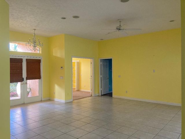 8437 SE Woodcrest Place, Hobe Sound, FL 33455