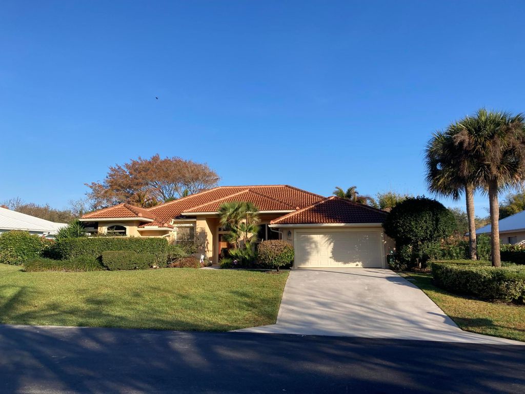 8437 SE Woodcrest Place, Hobe Sound, FL 33455
