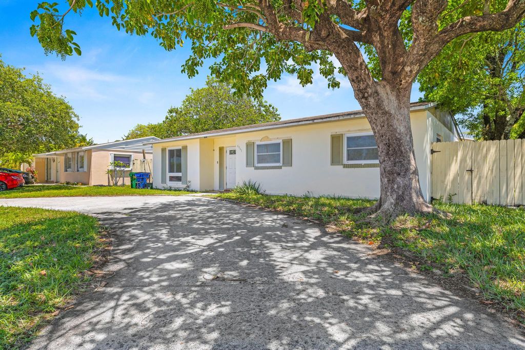 6961 Southgate Boulevard, Margate, FL 33068