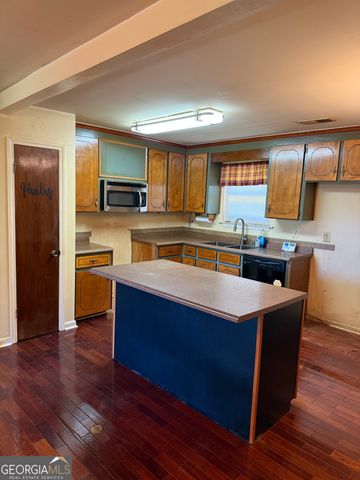 3138 Mobley Bridge Road, Hogansville, GA 30230