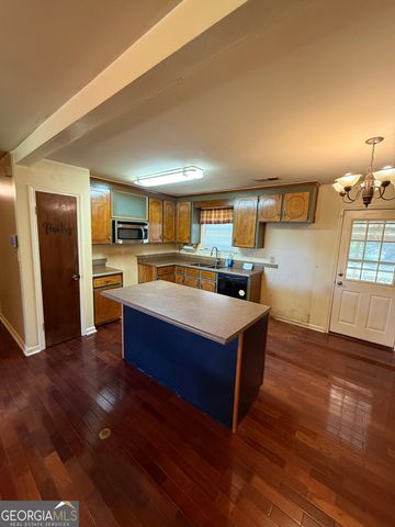 3138 Mobley Bridge Road, Hogansville, GA 30230