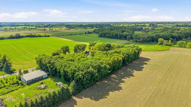 N6934 High Point ROAD, Beaver Dam, WI 53916