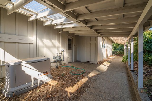 1320 Redwood Circle, Grants Pass, OR 97527