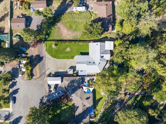 1320 Redwood Circle, Grants Pass, OR 97527