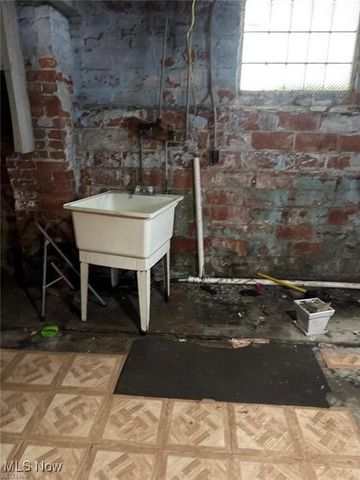 12517 Arlington Avenue, Cleveland, OH 44108