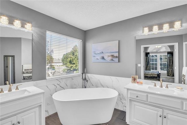 18441 Spruce Street, Gardner, KS 66030