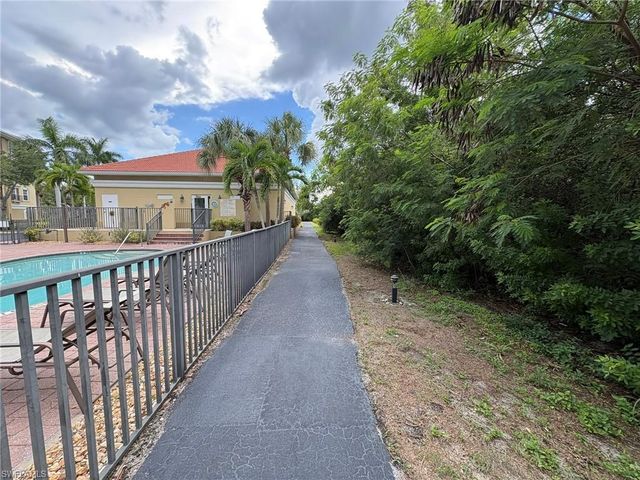 10031 Lake Cove DR 201, Fort Myers, FL 33908