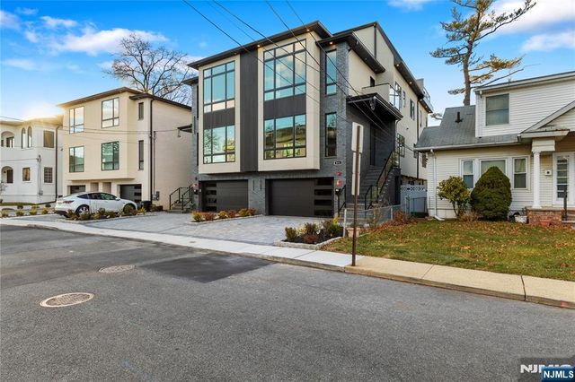 811 Jassamine Way, Fort Lee, NJ 07024