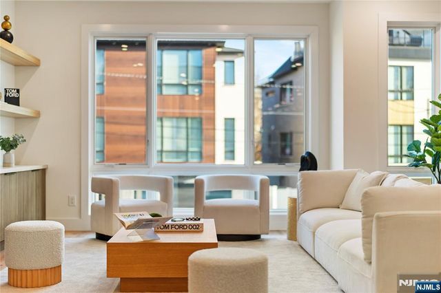 811 Jassamine Way, Fort Lee, NJ 07024