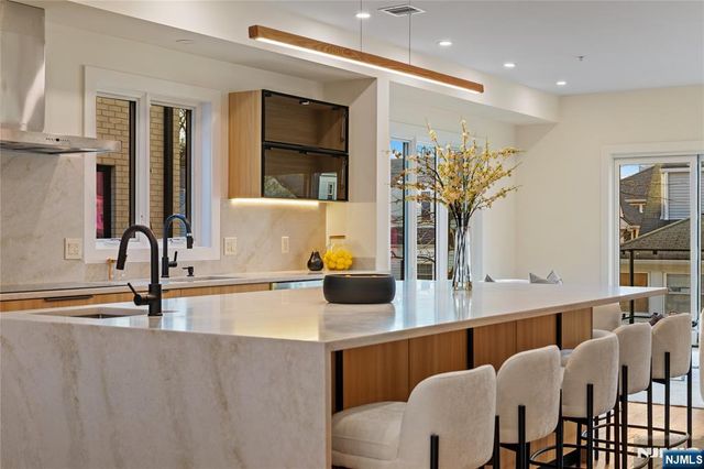 811 Jassamine Way, Fort Lee, NJ 07024