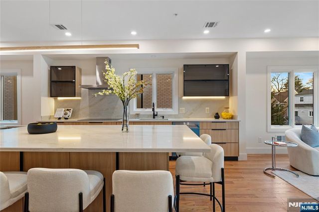 811 Jassamine Way, Fort Lee, NJ 07024