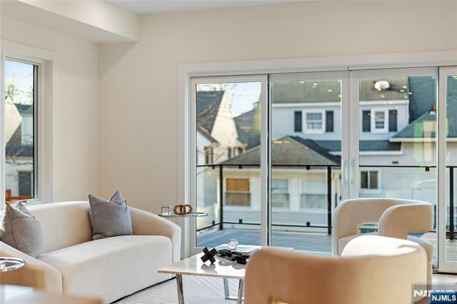 811 Jassamine Way, Fort Lee, NJ 07024