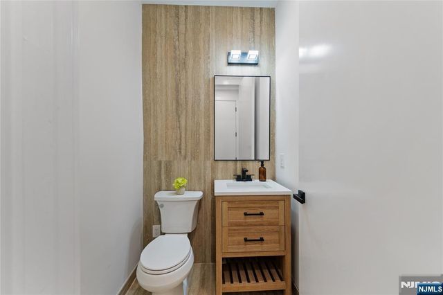 811 Jassamine Way, Fort Lee, NJ 07024