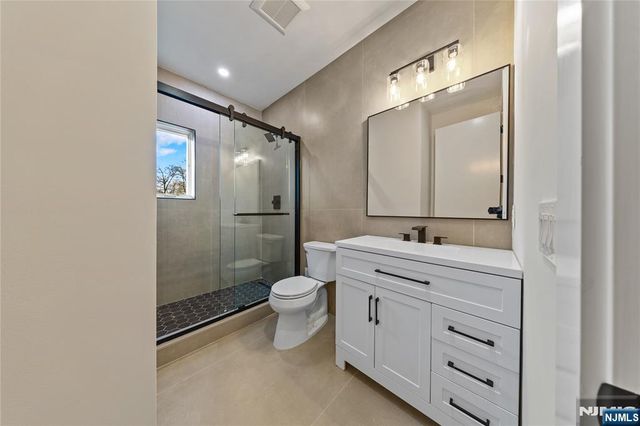 811 Jassamine Way, Fort Lee, NJ 07024