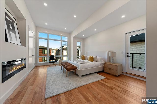 811 Jassamine Way, Fort Lee, NJ 07024