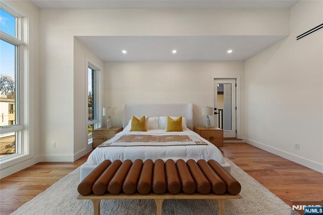 811 Jassamine Way, Fort Lee, NJ 07024