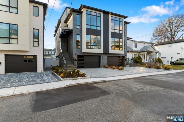 811 Jassamine Way, Fort Lee, NJ 07024