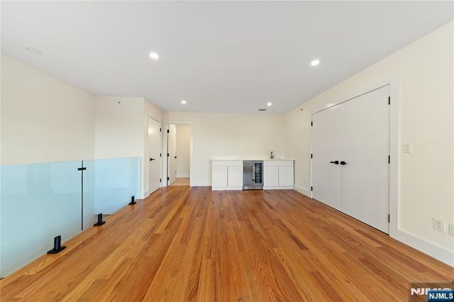 811 Jassamine Way, Fort Lee, NJ 07024