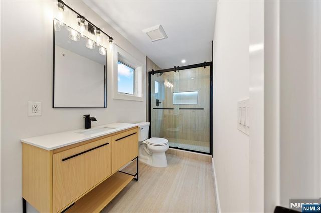 811 Jassamine Way, Fort Lee, NJ 07024