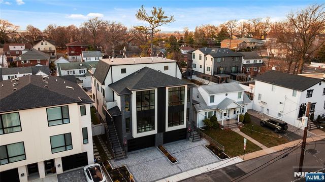 811 Jassamine Way, Fort Lee, NJ 07024