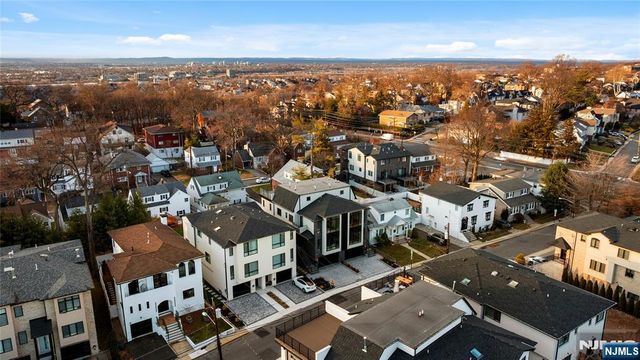 811 Jassamine Way, Fort Lee, NJ 07024