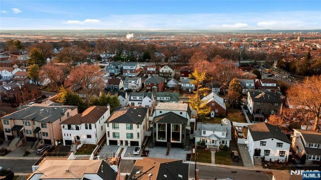 811 Jassamine Way, Fort Lee, NJ 07024