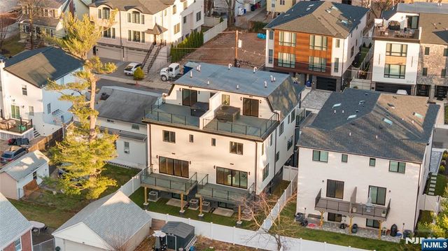 811 Jassamine Way, Fort Lee, NJ 07024