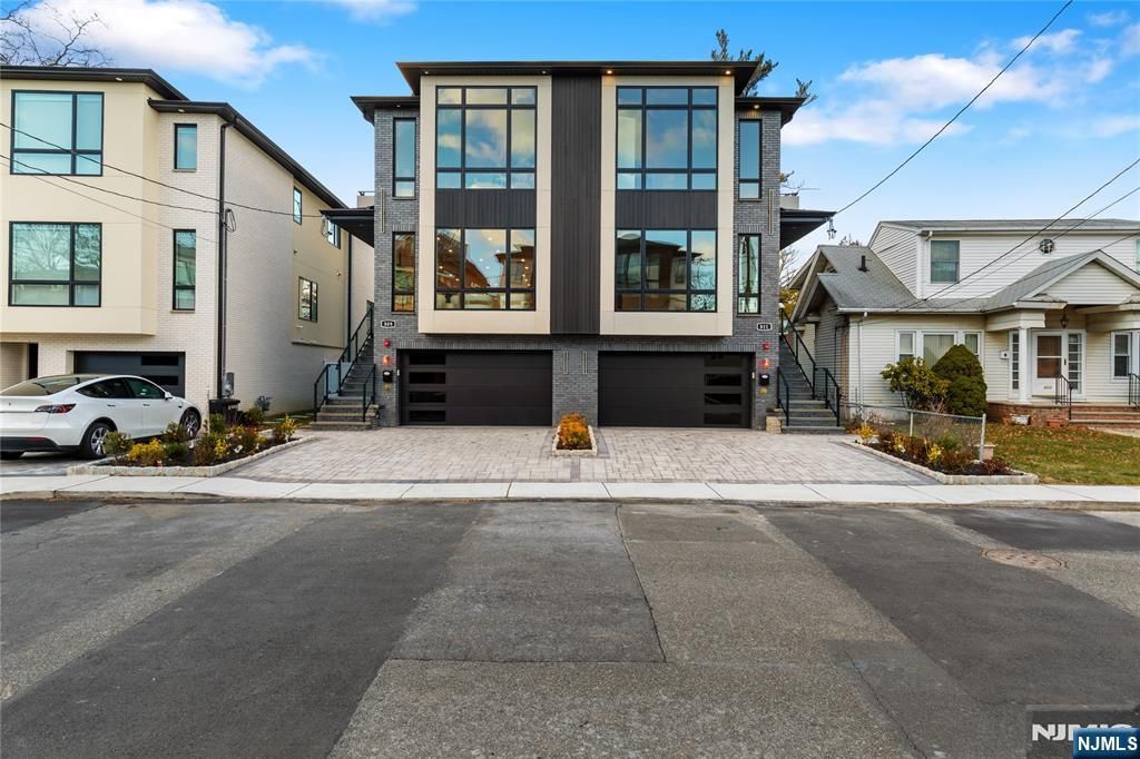 811 Jassamine Way, Fort Lee, NJ 07024