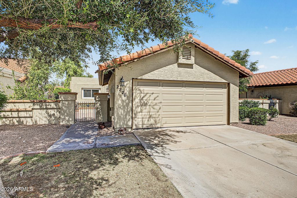2226 E FAIRVIEW Avenue, Mesa, AZ 85204 — exterior