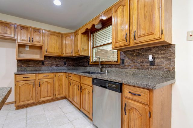 2129 E Cherryvale Street, Springfield, MO 65804