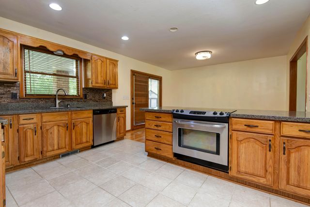 2129 E Cherryvale Street, Springfield, MO 65804